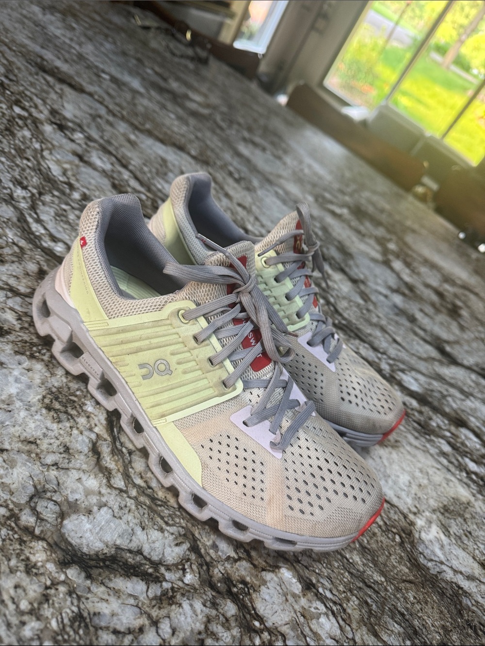 On Running women's Cloudswift Running Shoes - Pale Green & Light Gray